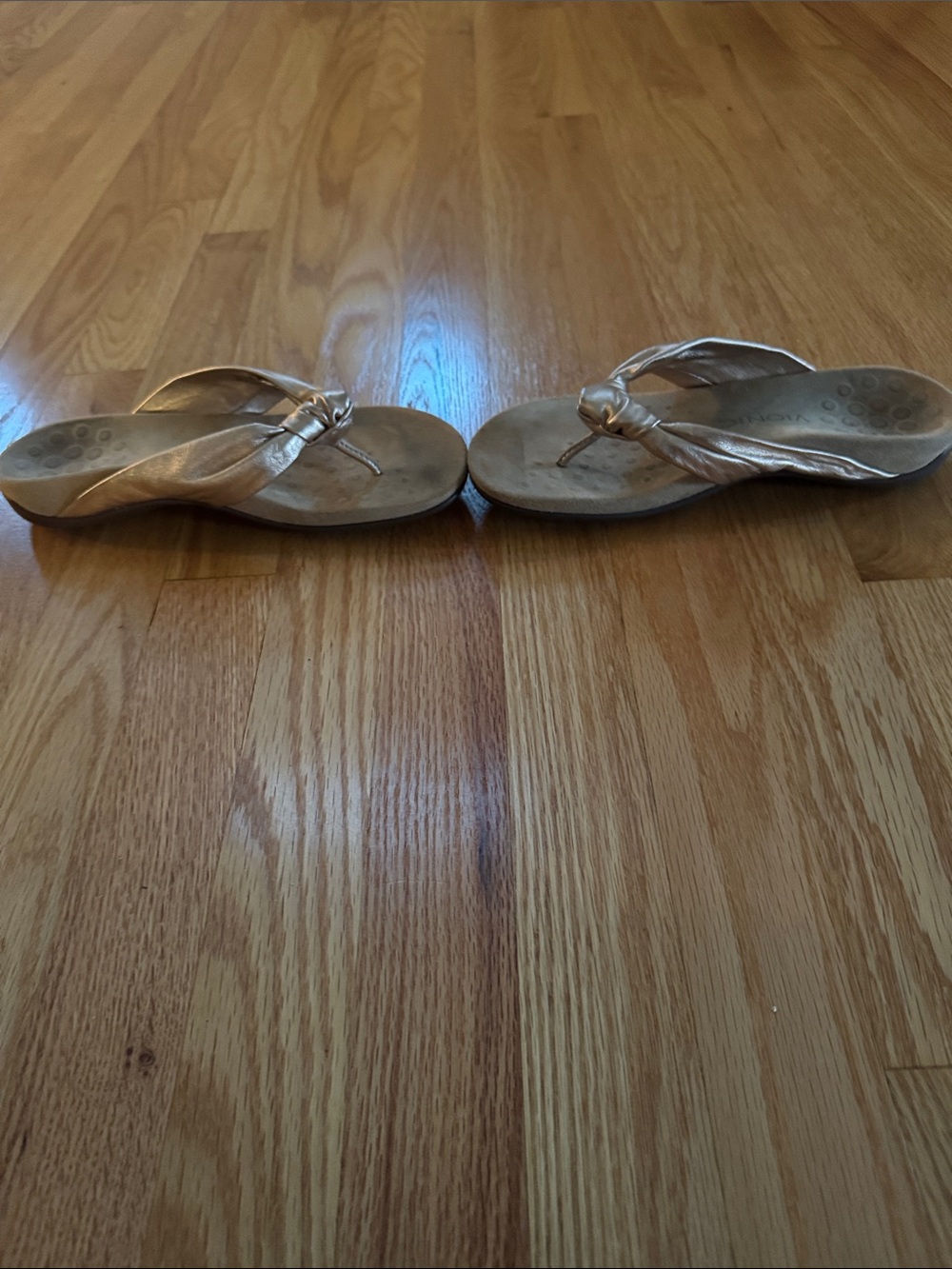 Vionic Pippa Metallic Rose Gold Knotted Thong Sandals, size 7.5 - Picture 4 of 6